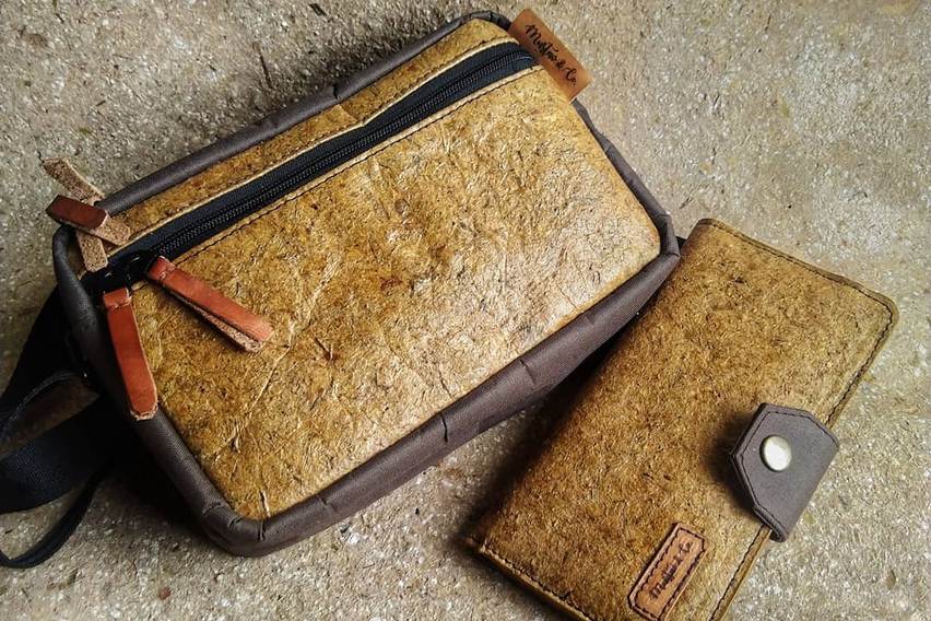 Kerajinan Berbahan Dasar Limbah Pelepah Pisang