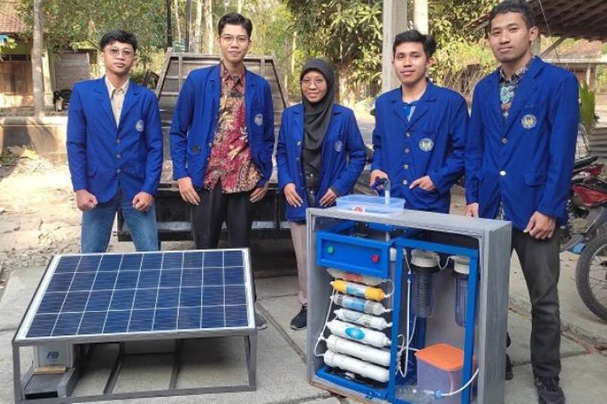 Alat Pengubah Air Laut Menjadi Layak Minum Sekaligus Bahan Bakar Kapal